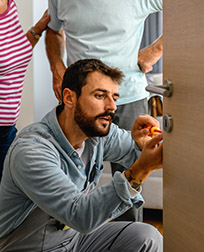 locksmith fixing door lock.